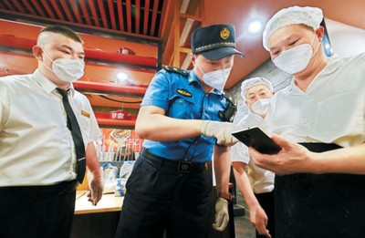 朝陽(yáng)區(qū)強(qiáng)化餐飲企業(yè)防疫監(jiān)督 筑牢舌尖上的安全防線